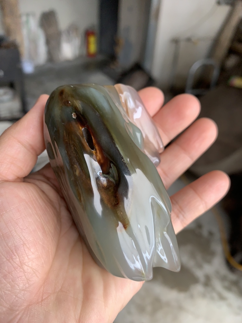 缅甸树化玉手把件高9/宽6/厚5厘米