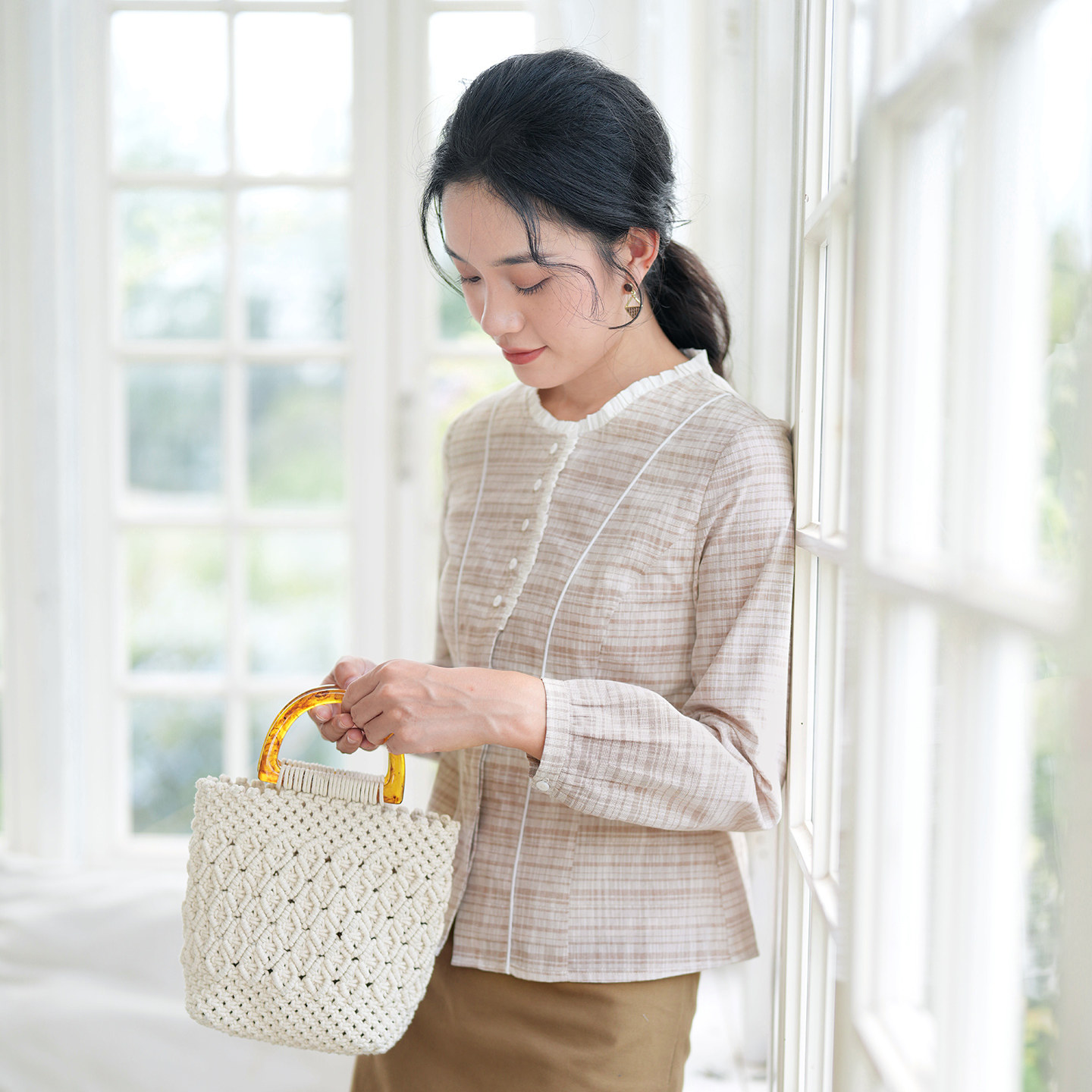 纻衣格纹文艺收腰长袖衬衫女2026秋新款女装通勤显瘦修身撞色衬衣