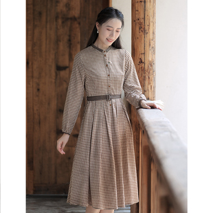 纻衣咖色棉麻格子文艺撞色长袖连衣裙女2026春季新款气质修身显瘦