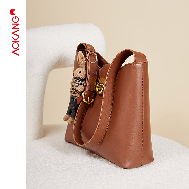 奥康水桶包女2021新款包包真皮女包百搭斜挎包秋冬单肩包时尚小包