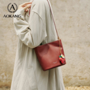 奥康水桶包女2025新款 植鞣皮单肩包2026大容量通勤斜挎包新年礼物