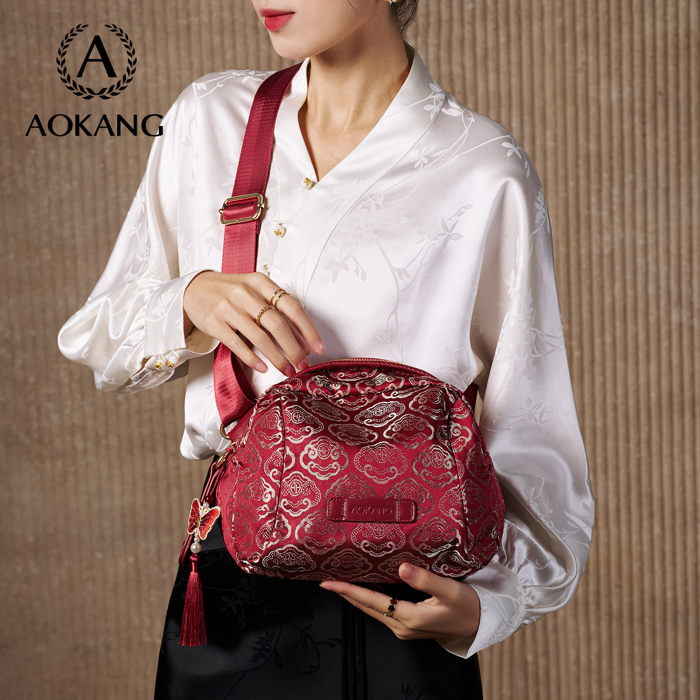 奥康新中式胸包女士2026新款妈妈包国风单肩包高级斜挎包帆布腰包