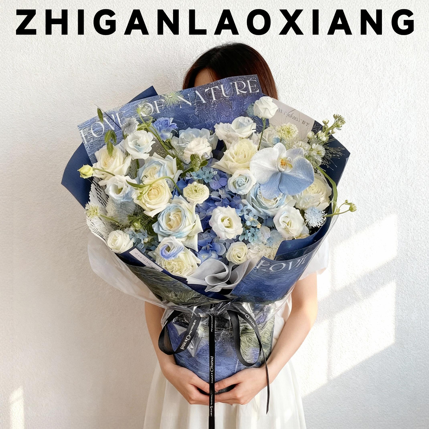 手捧鲜花紫色玫瑰花束女友过生日高级感全国附近花店同城速递配送