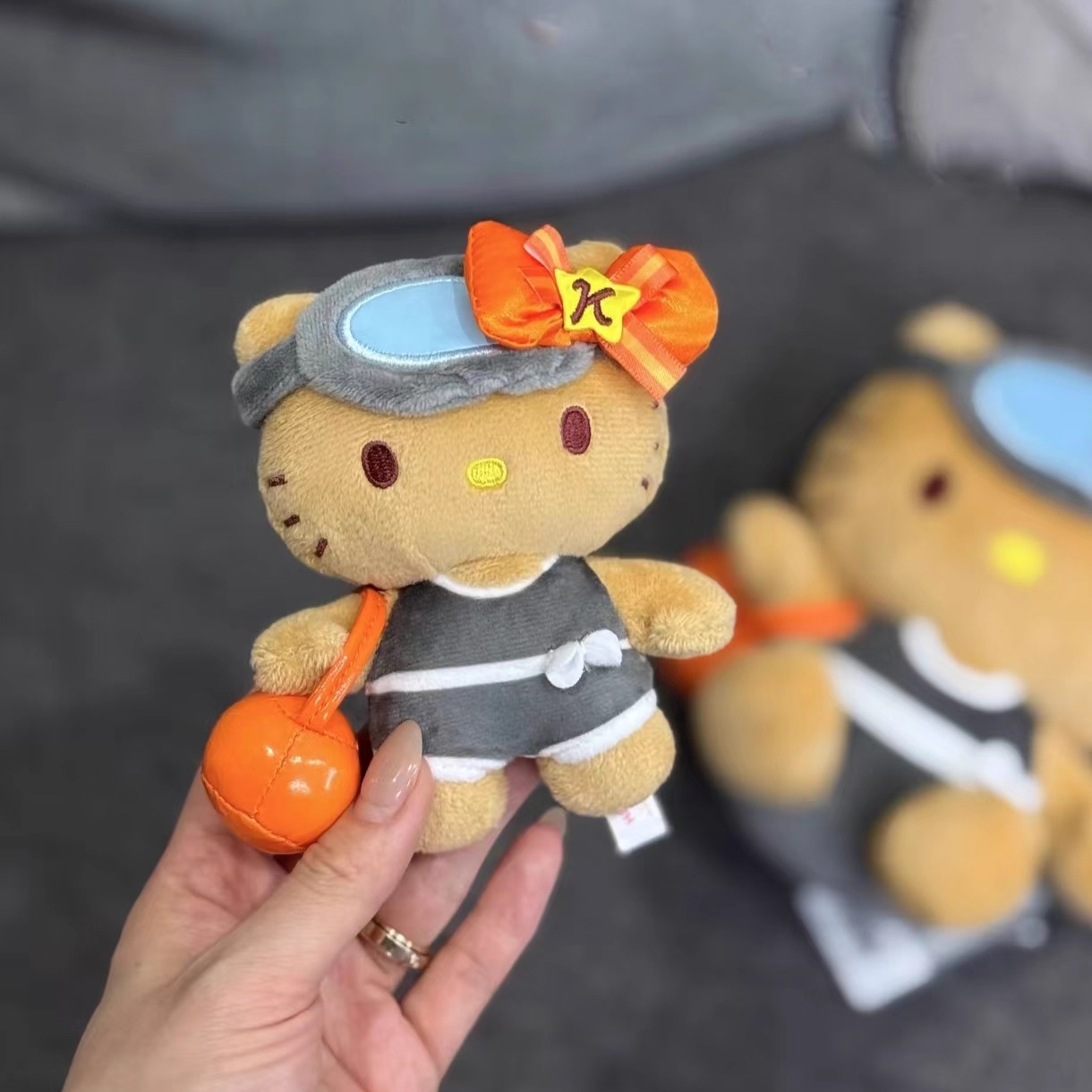 黑皮海女hellokitty包包小挂饰女生可爱kt猫公仔玩偶书包挂饰饰品