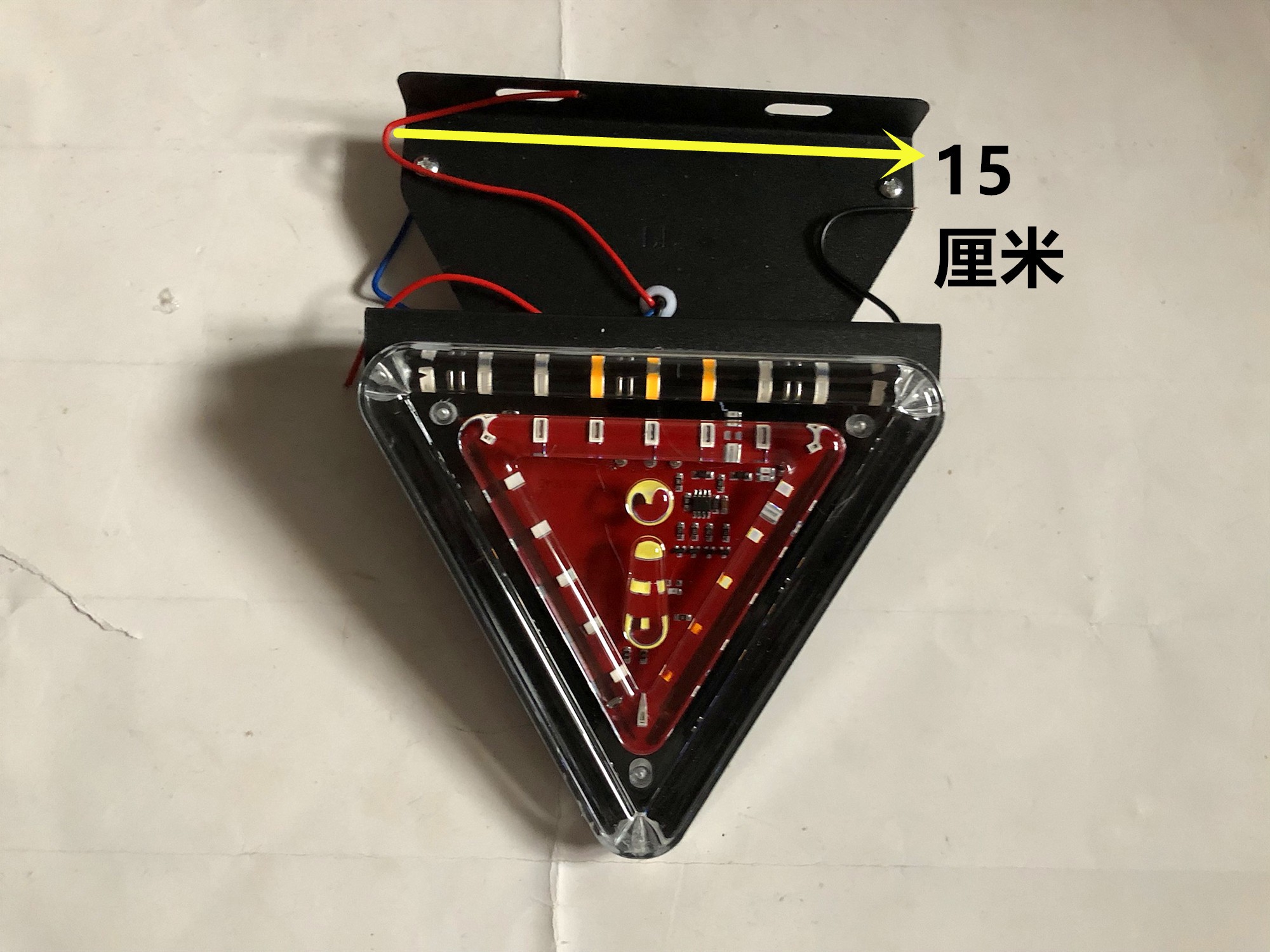 24V货车防追尾三角形爆闪灯