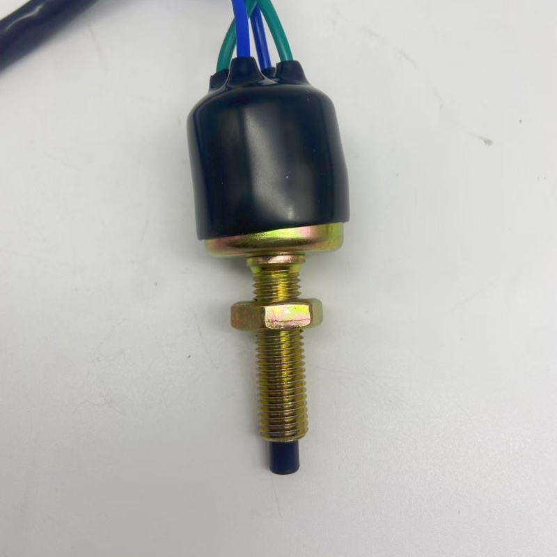东南菱悦菱帅4A91刹车灯开关制动灯开关四根线