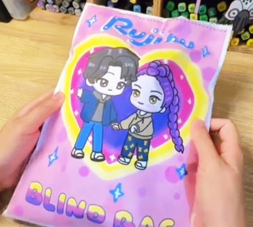 KPOP猎魔女团男团化妆盲袋换装新款粘贴裁剪diy女孩解压益智玩具