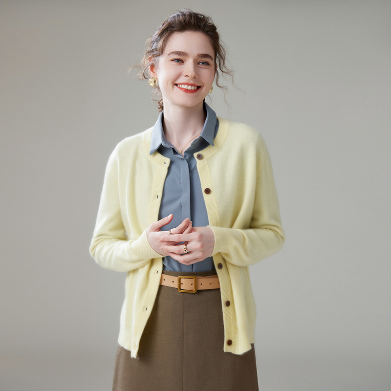 2025年秋季新款圆领钉扣针织羊毛开衫时尚休闲通勤百搭