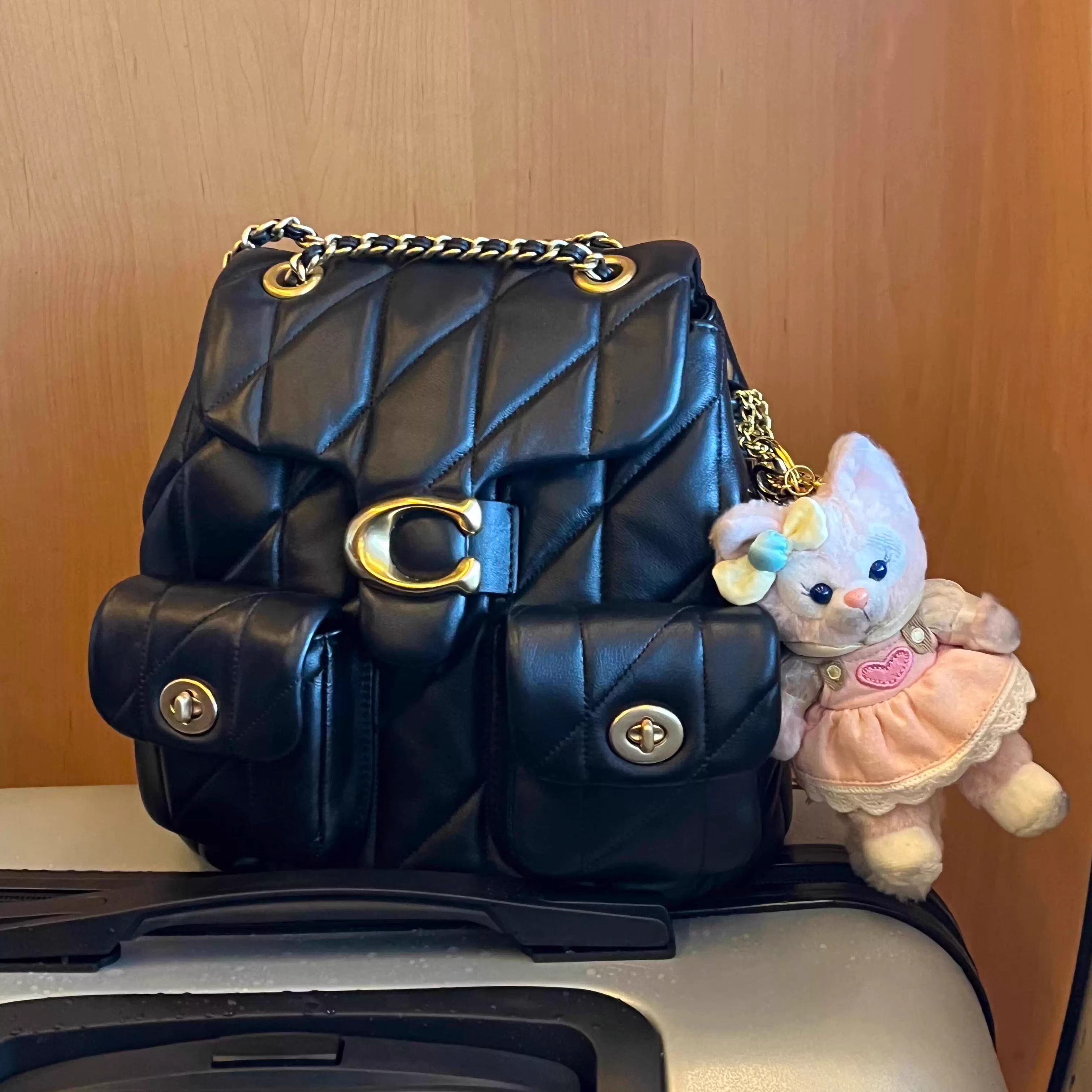 美国奥莱免税折扣TABBY 22菱格纹链条背包小羊皮双肩翻盖包袋配件