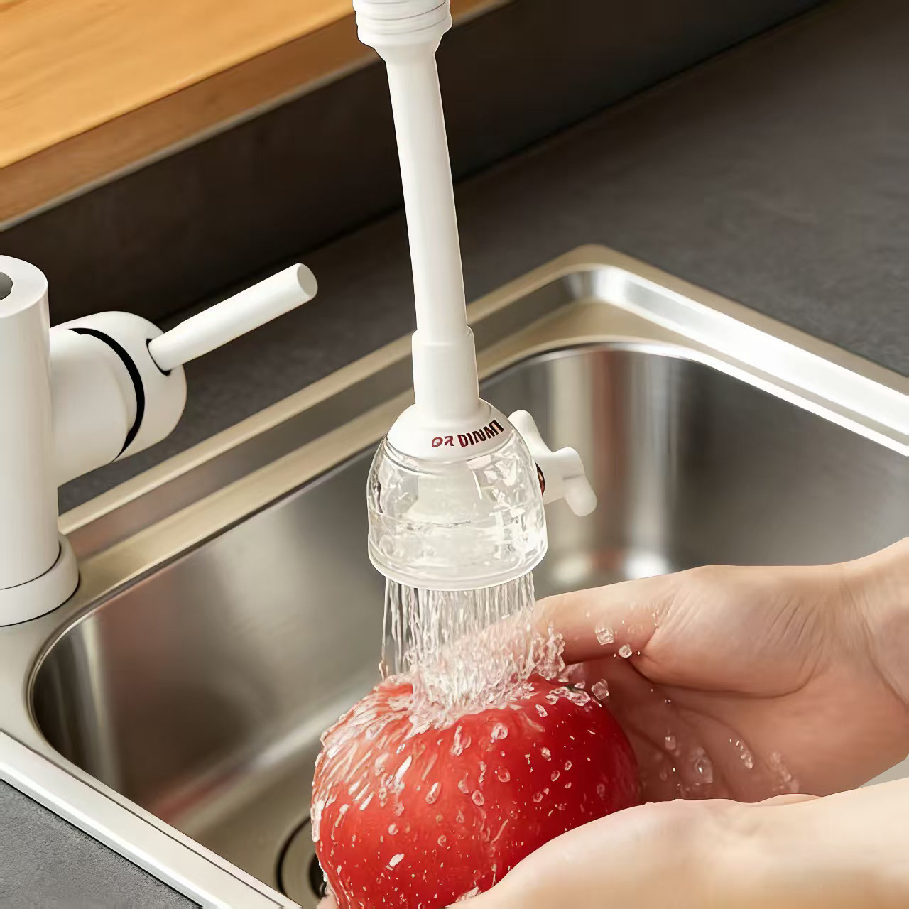 日本厨房水龙头防溅花洒可旋转延伸器自来水接头专用过滤增压神器