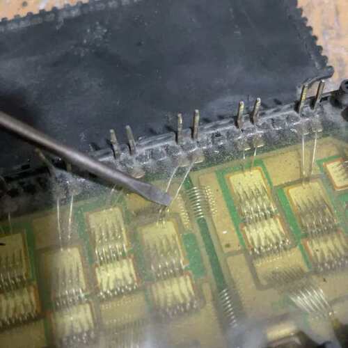 可维修cm100rx-24a、模块好的。图一标记出。芯片焊接点脱离议价