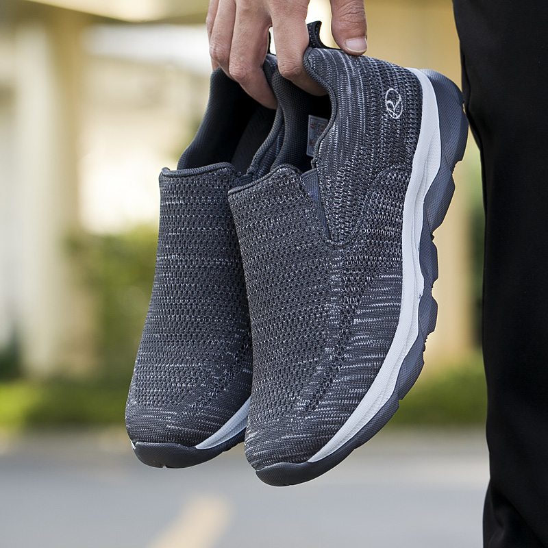 春夏透气中老年运动鞋旅游男老人