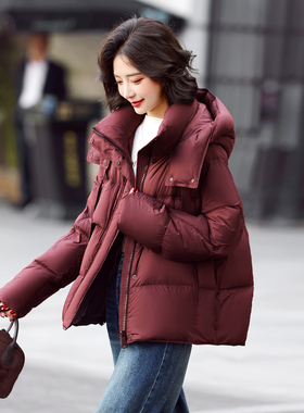 红色短款连帽羽绒服女2025冬季新款加厚保暖蓬松面包服宽松外套