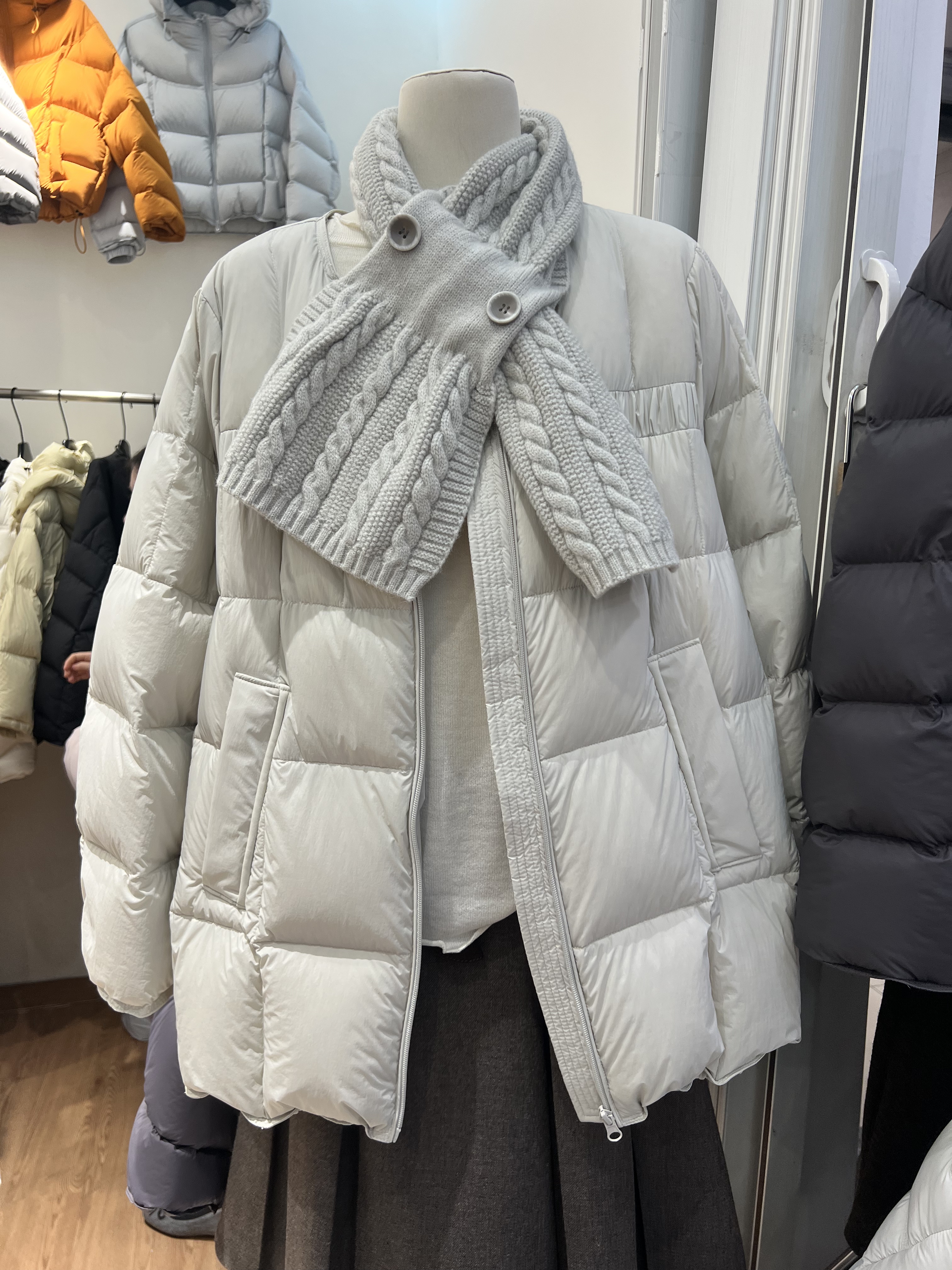 韩国配针织围巾圆领中长款羽绒服女2025冬装时尚加厚白鸭绒外套潮