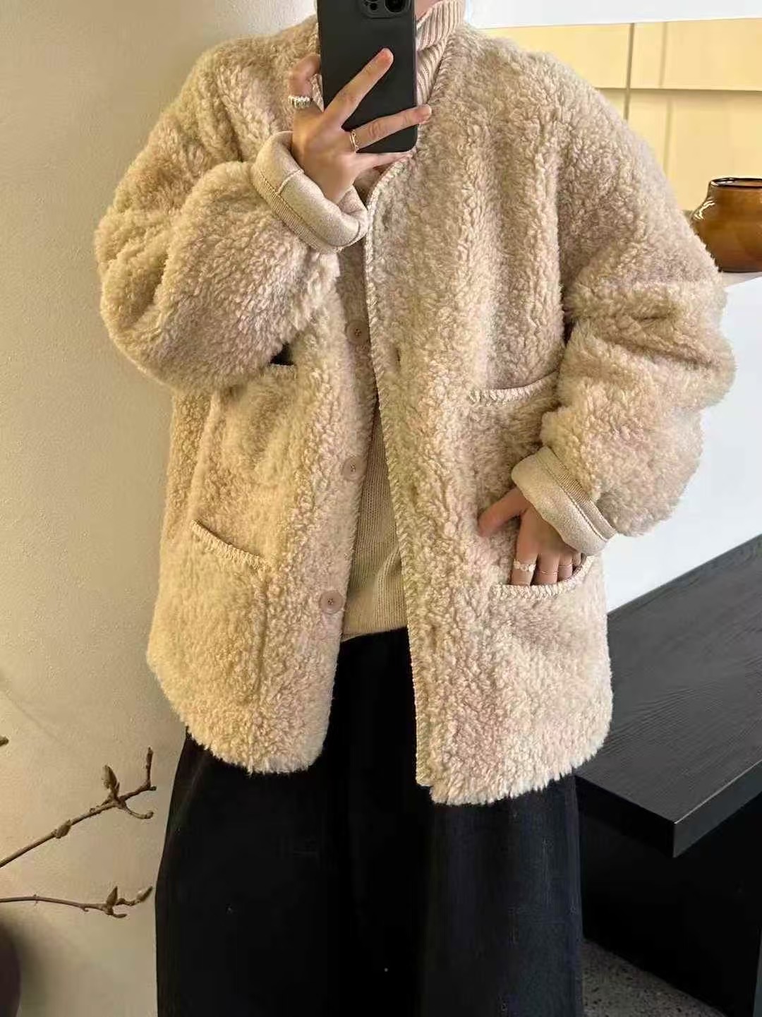 韩国2025冬装圆领小香风羊羔毛短外套宽松百搭设计感皮毛一体上衣