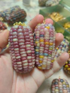 天然彩色宝石血丝玉米手把件文玩玉米摆件小挂饰盘珠包浆玉化礼物