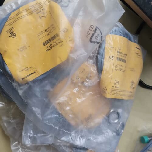 TURCK传感器NI8-M18-AP6X有9个，12（议价)