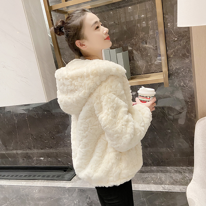 皮草外套女2024秋冬款仿獭兔毛压花连帽短款百搭韩版加厚洋气爆款