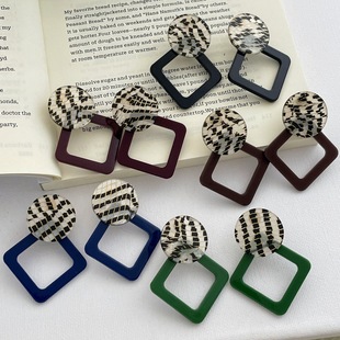 人之初曲梦唐嫣同款不规则黑白格纹几何耳环复古气质日常通勤百搭