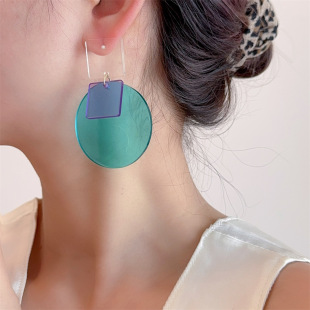 通透粉绿撞色亚克力圆圈耳环女设计感适合方圆脸耳钉度假风耳配饰