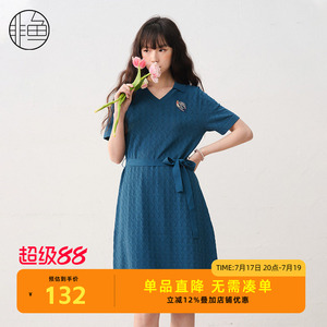 非鱼显瘦针织连衣裙春夏季新款V领凉爽气质短袖套头系带连衣裙