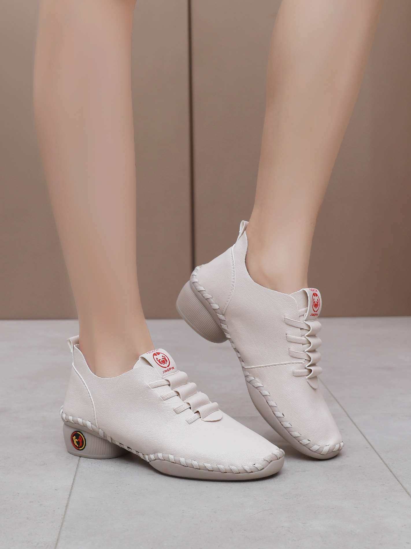 真皮女舞蹈鞋女软底新款女鞋中跟跳舞牛皮广场舞鞋中老年妈妈单鞋