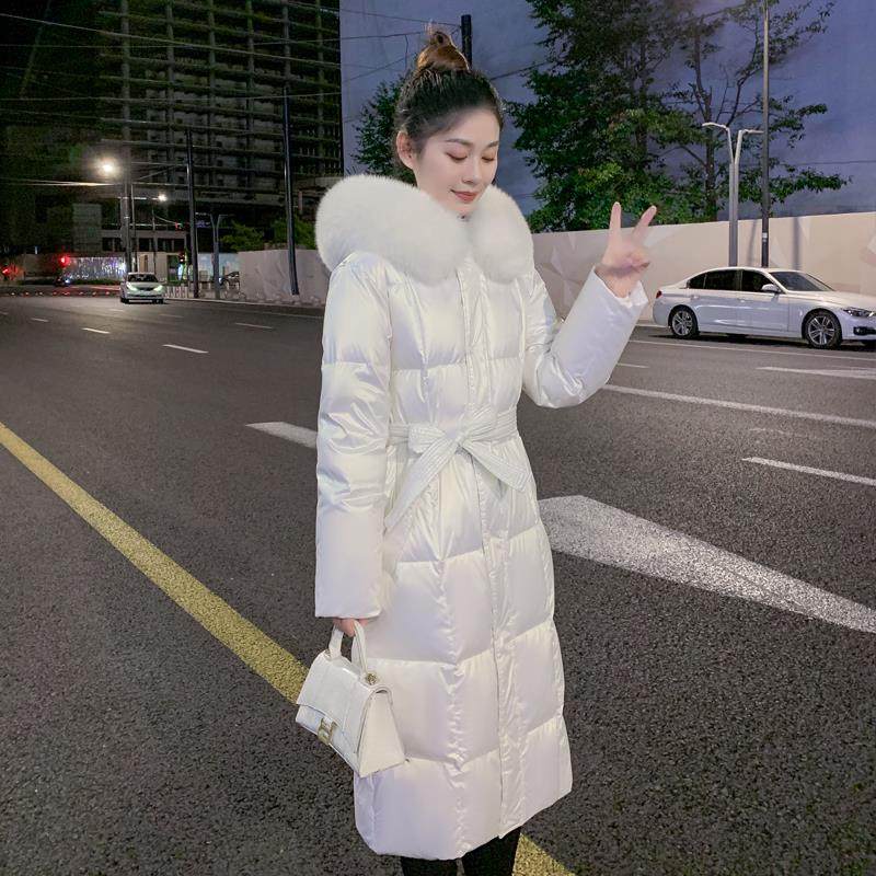 千仞 岗上2025冬中长款免洗亮面羽绒服女过膝毛领白鸭绒连帽外套