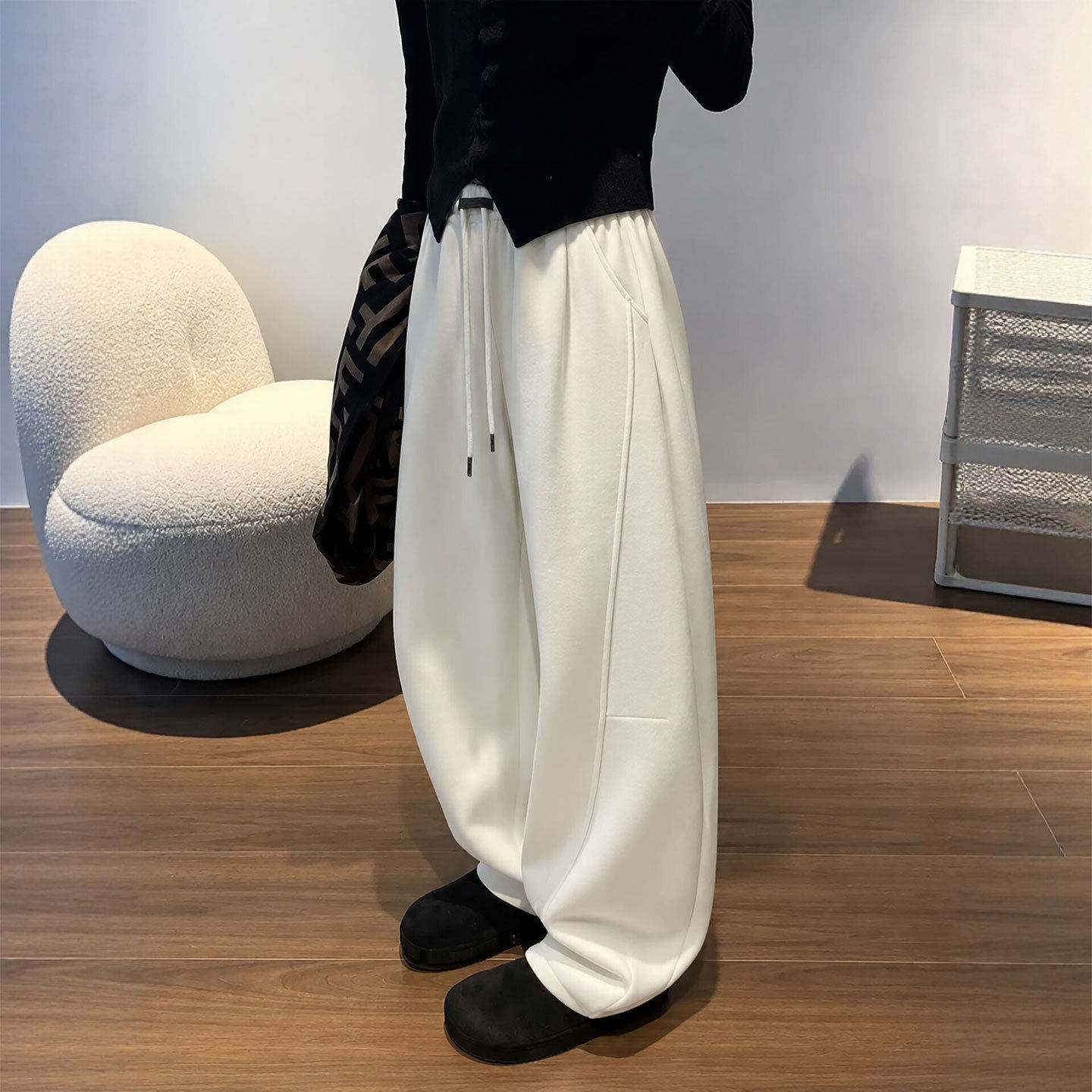 白色弯刀裤子女秋季2026新款韩版小个子高腰显瘦直筒运动香蕉卫裤