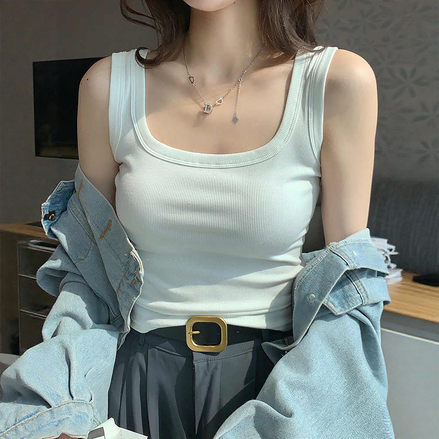 白色宽肩吊带背心女2026夏季新款外穿遮副乳大码显瘦百搭无袖上衣