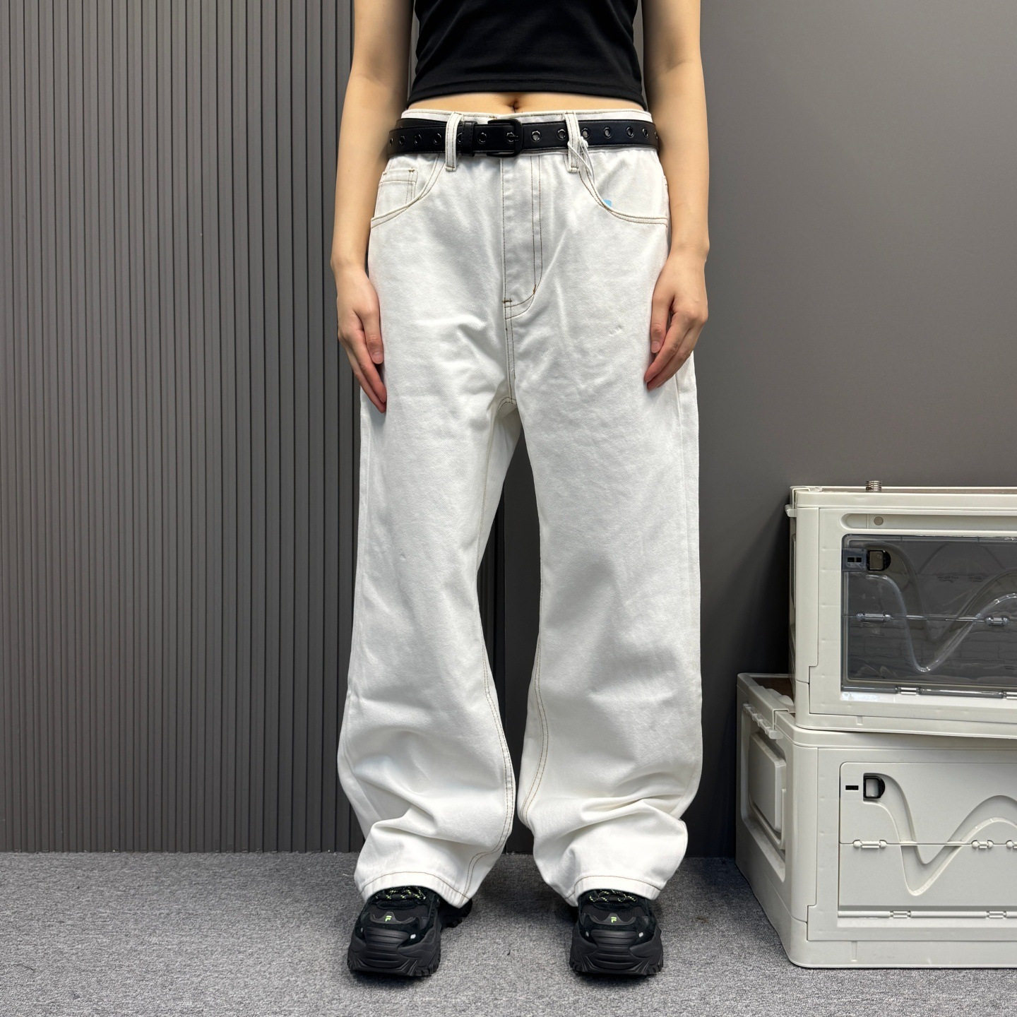 基础款复古简约百搭米白色牛仔裤男女情侣款潮牌直筒宽松阔腿裤子