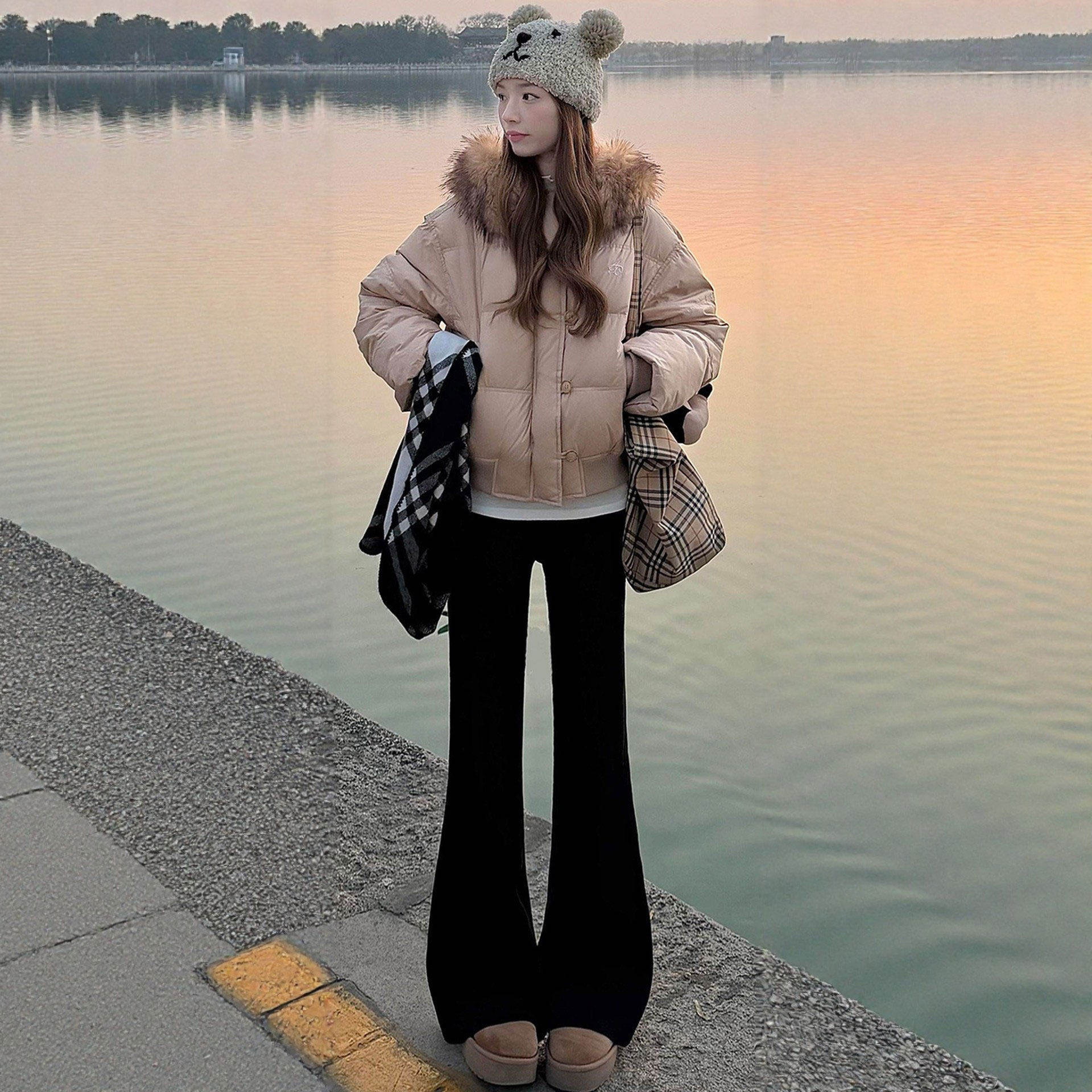 黑色微喇卫裤女秋冬季2025新款加厚加绒阔腿裤小个子喇叭运动裤子