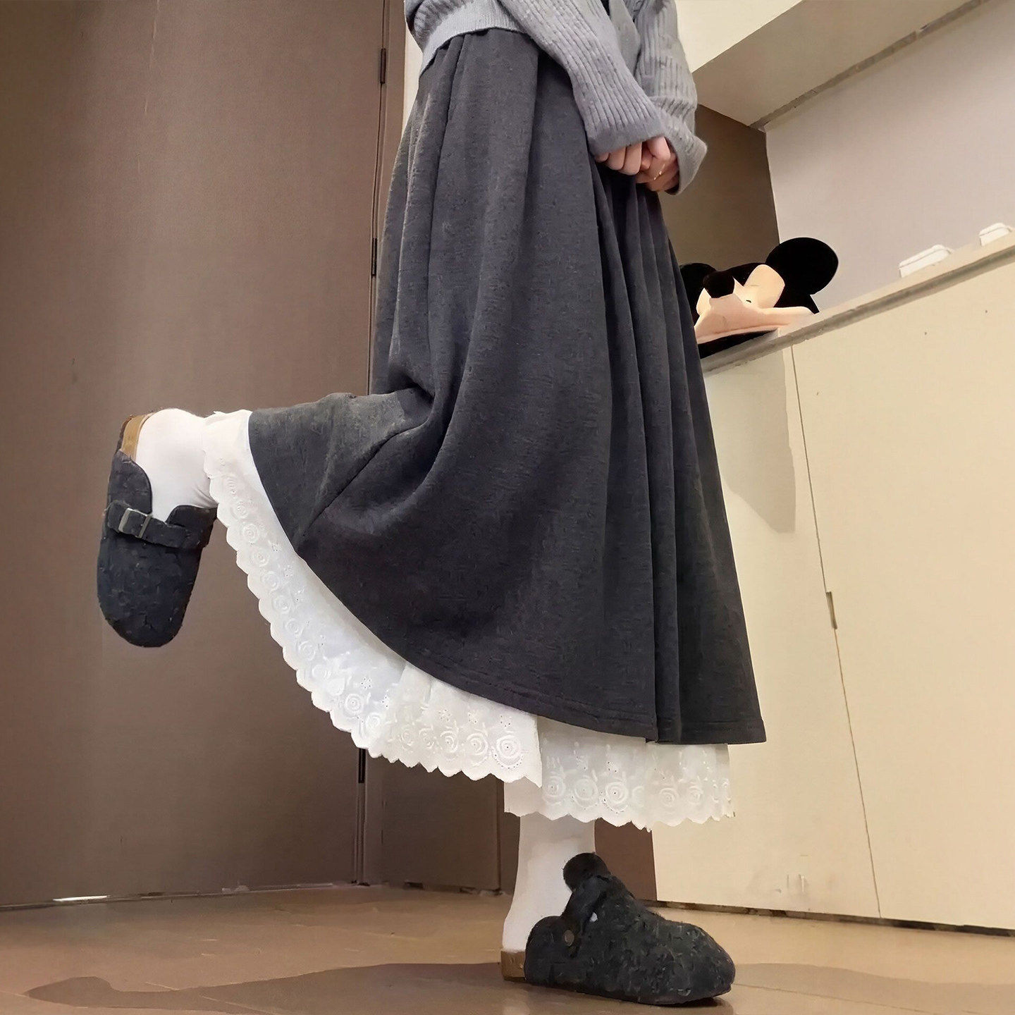 灰色糯米裙裤女2026新款秋冬垂感直筒宽松慵懒小个子花边阔腿裤子