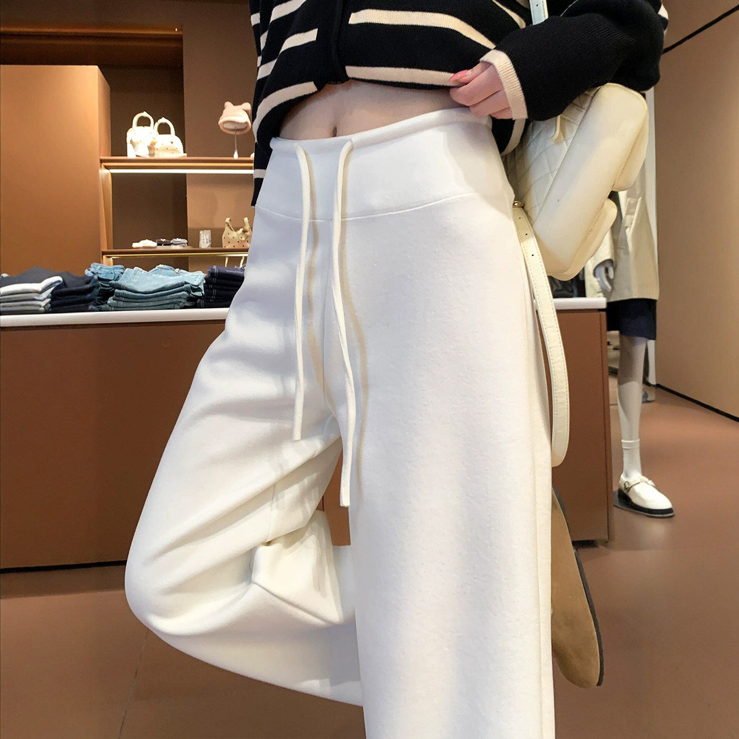 白色糯米裤子女2026新款高腰瑜伽运动卫裤秋冬加绒窄版直筒阔腿裤