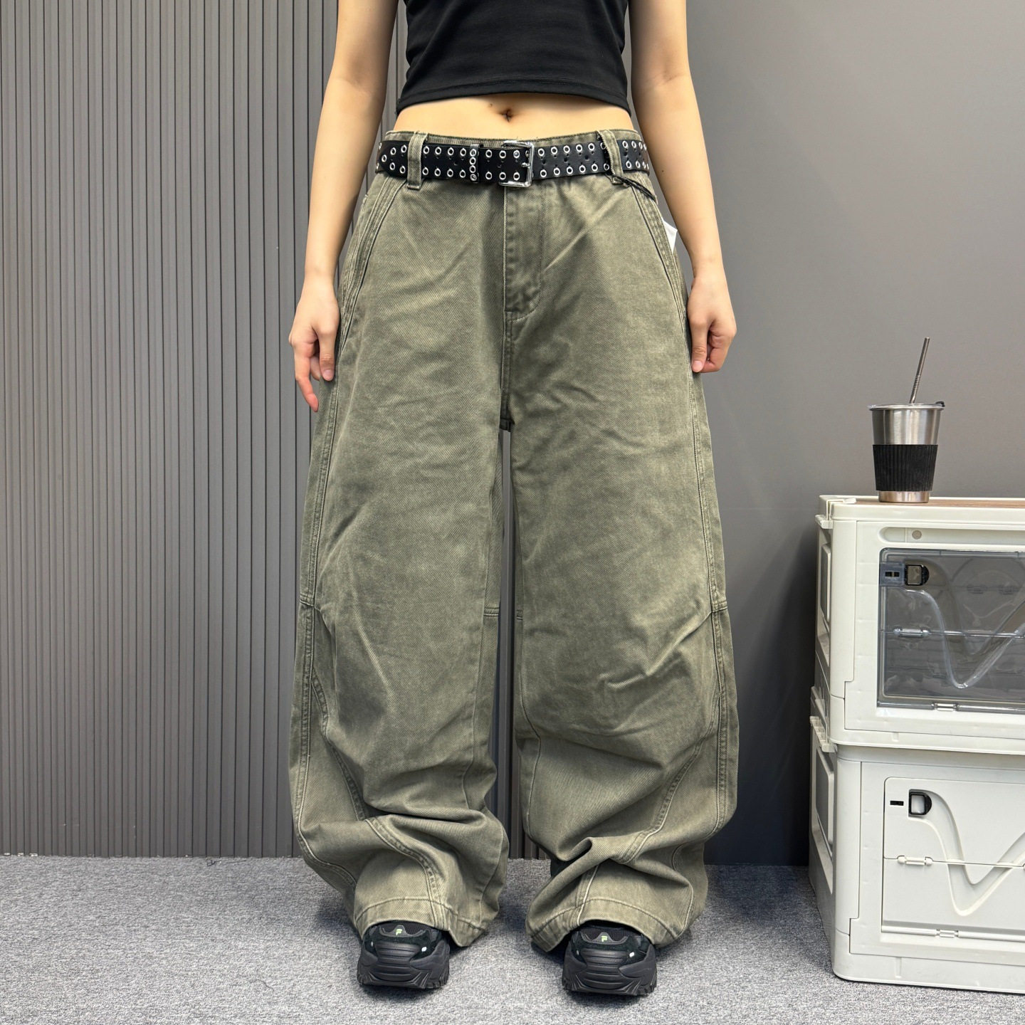 美式复古军绿色阔腿牛仔裤 男女同款秋季情侣设计感斜切工装裤子