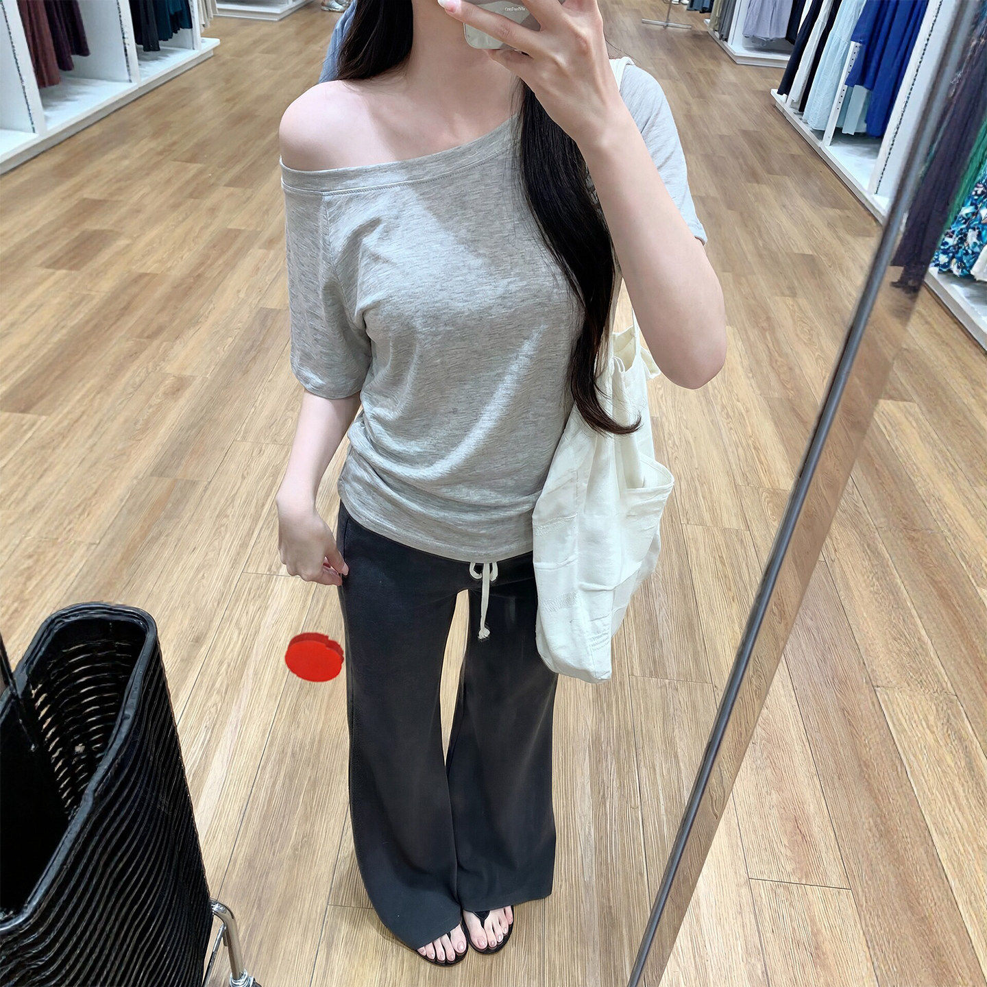 纯色斜肩t恤女2026夏新款巨好看一字肩宽松显瘦露肩辣妹短袖上衣