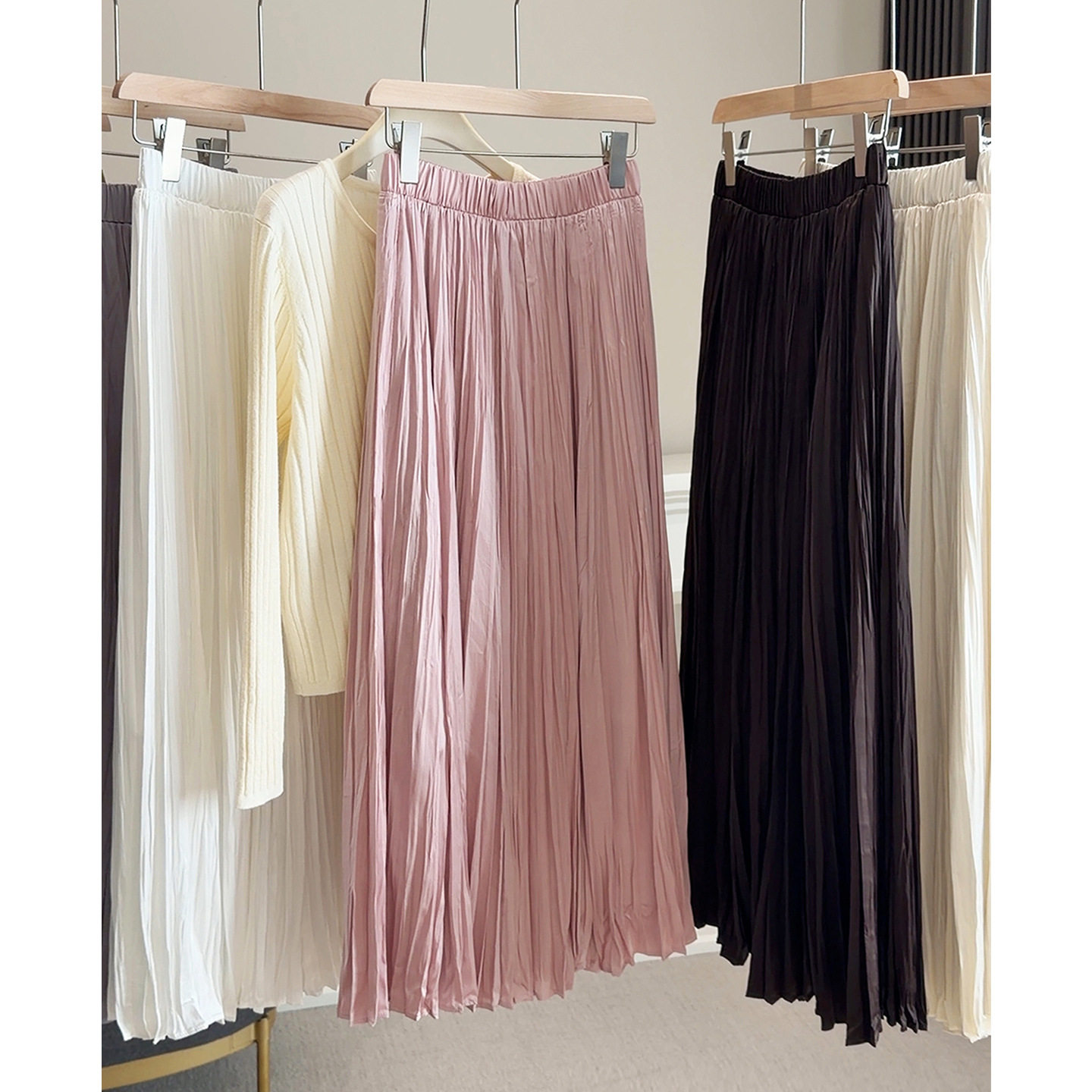 春季新款小众百搭缎面百褶半身裙女高腰显瘦气质a字垂感中长裙