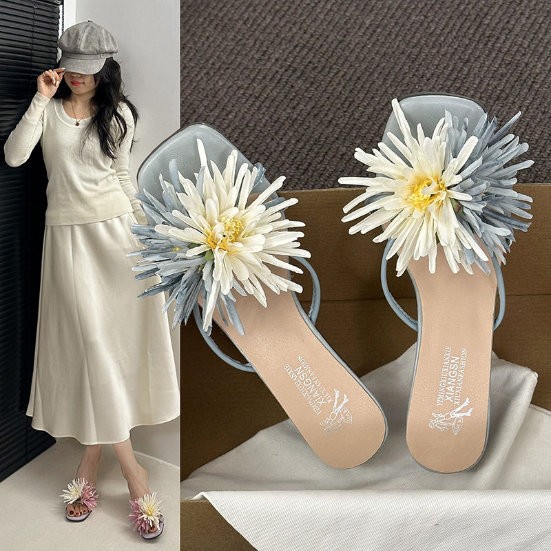 时尚方头大花装饰一字拖鞋2026夏季新款轻便撞色沙滩低跟凉拖鞋子
