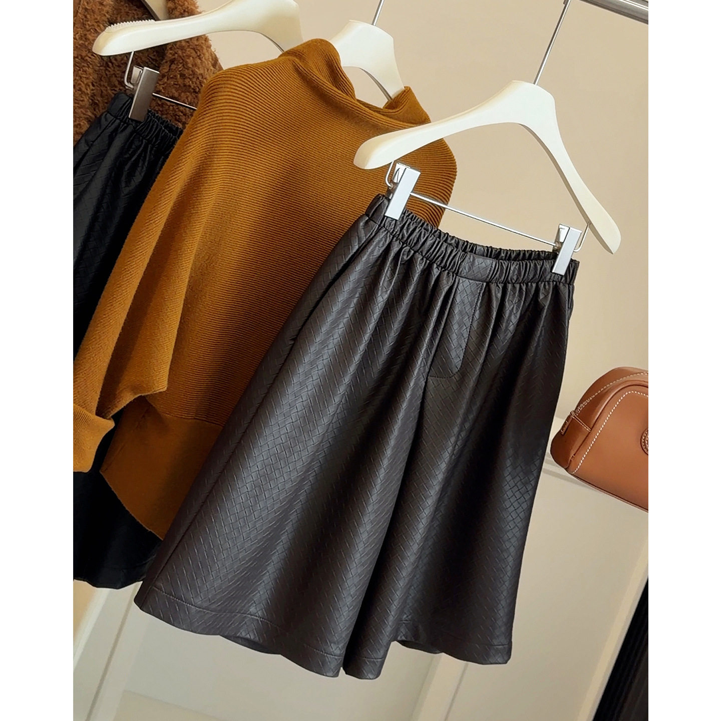 黑色高腰PU皮裤女2025秋冬新款松紧腰阔腿A字宽松显瘦外穿中裤子