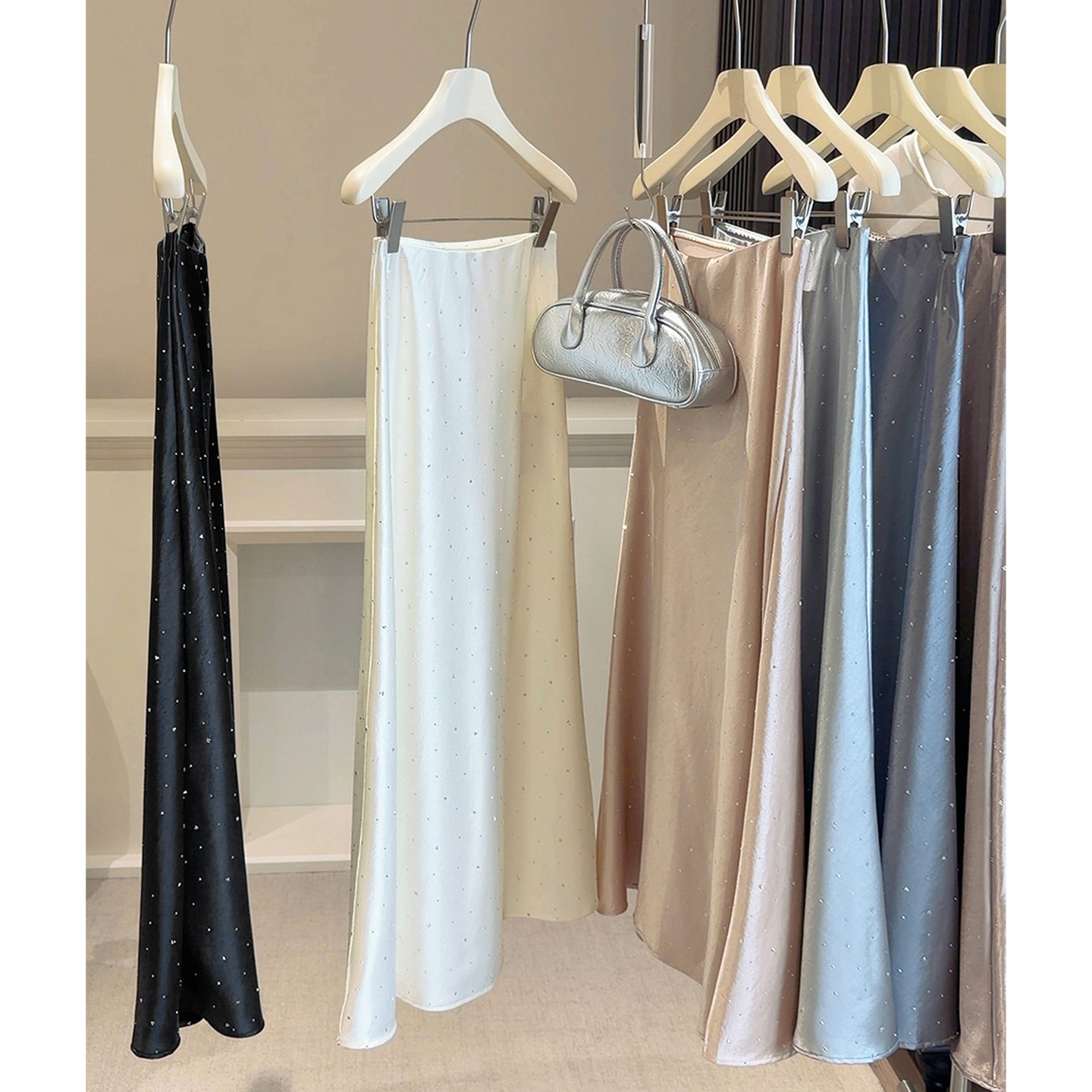 重工烫钻醋酸缎面鱼尾半身裙女春夏新款高腰显瘦垂感a字包臀长裙