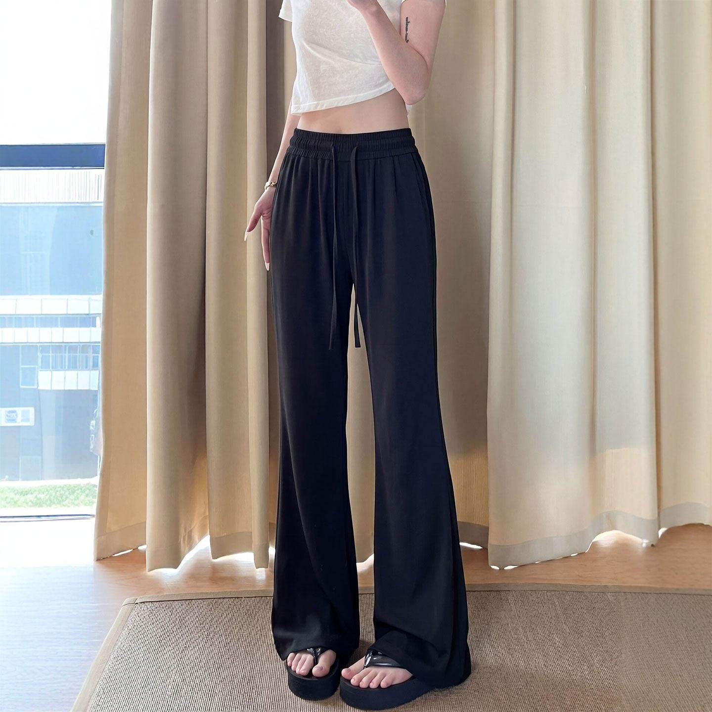 黑色冰丝微喇防晒裤女2026新款夏天轻薄透气速干运动凉感喇叭裤子