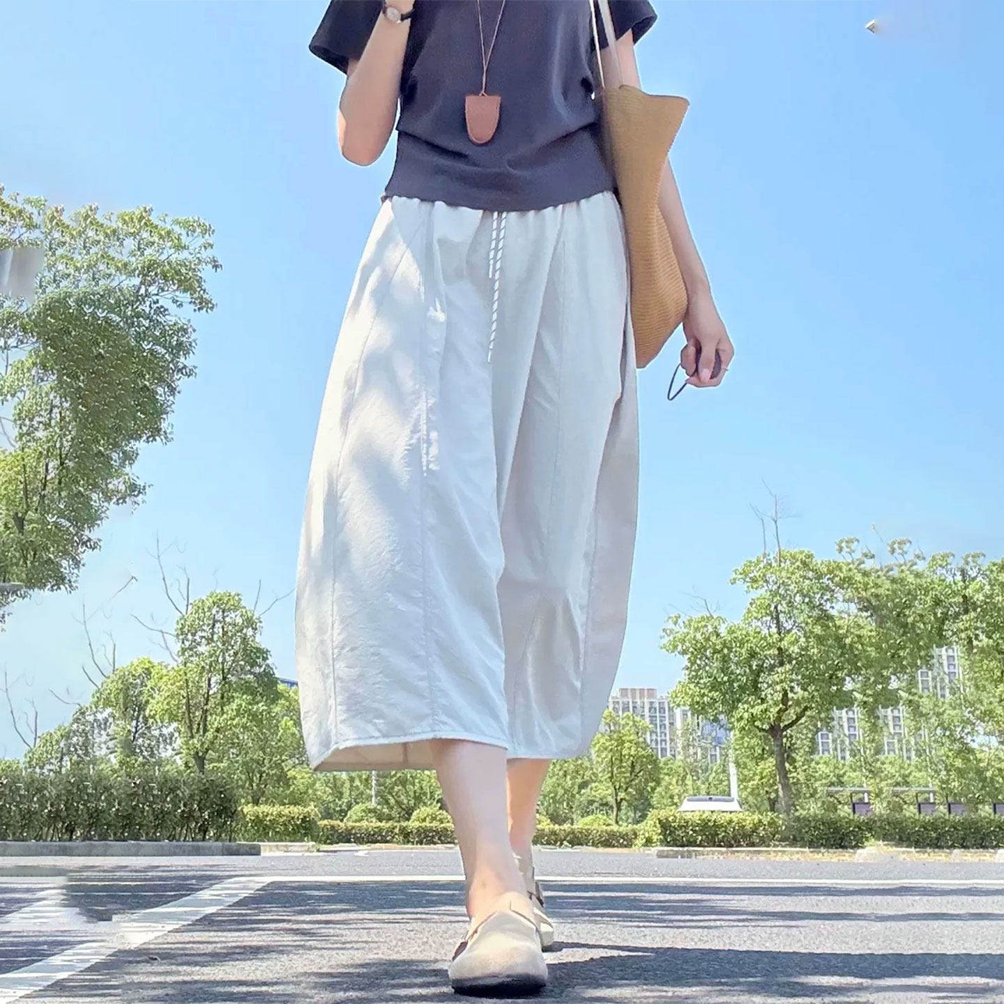 白色半身裙女2026新款夏季巨好看a字花苞裙大码胖mm速干工装长裙