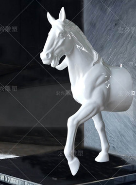 玻璃钢仿真会所大厅挂件马雕塑
