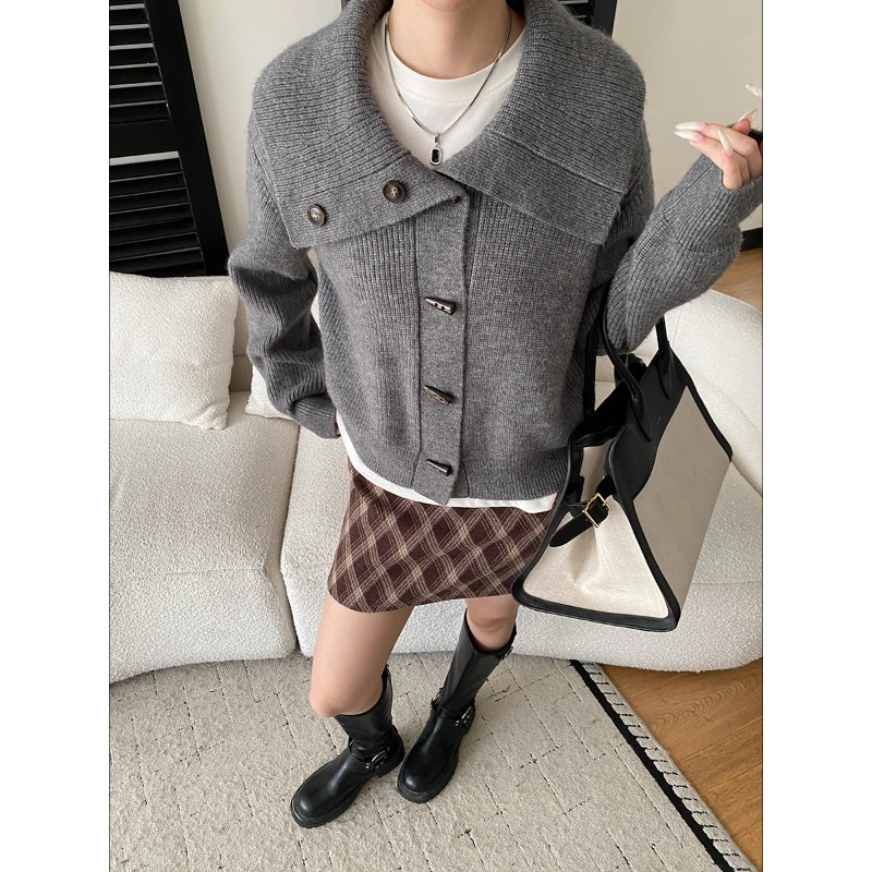 秋冬复古牛角扣大翻领针织衫上衣