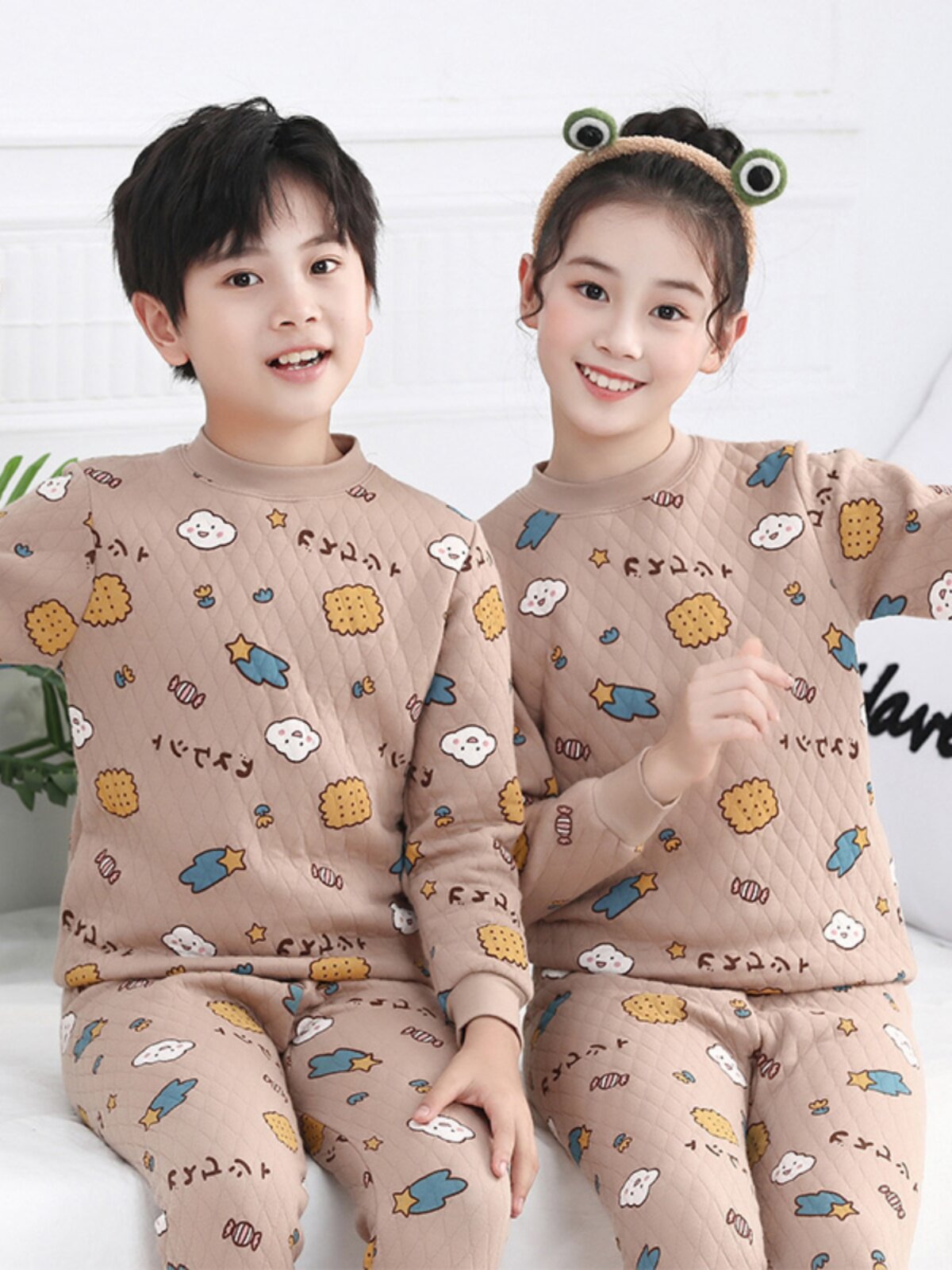 CHILDRENS THERMAL UNDERWEAR SET COTTON BOYS AND GIRLS CLOTHES AUTUMN AND WINTER HOLLOW COTTON CHILDRENS THREE-LAYER PADDED PADDED PAJAMAS