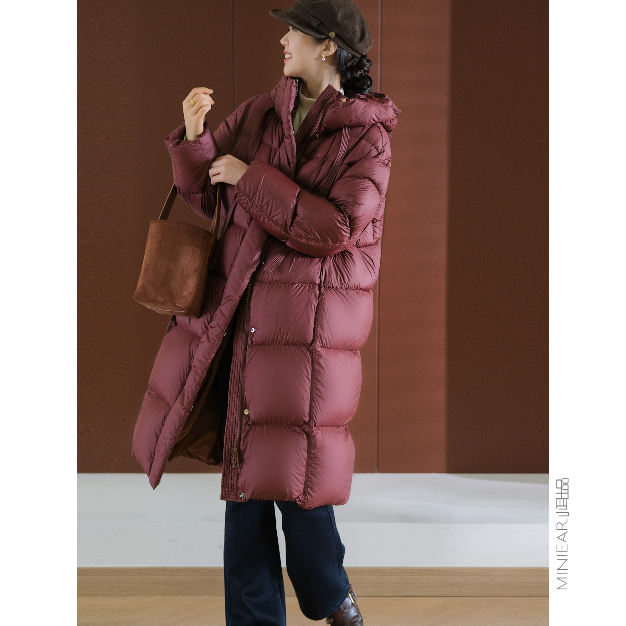 90%白鸭绒通勤连帽中长款羽绒服