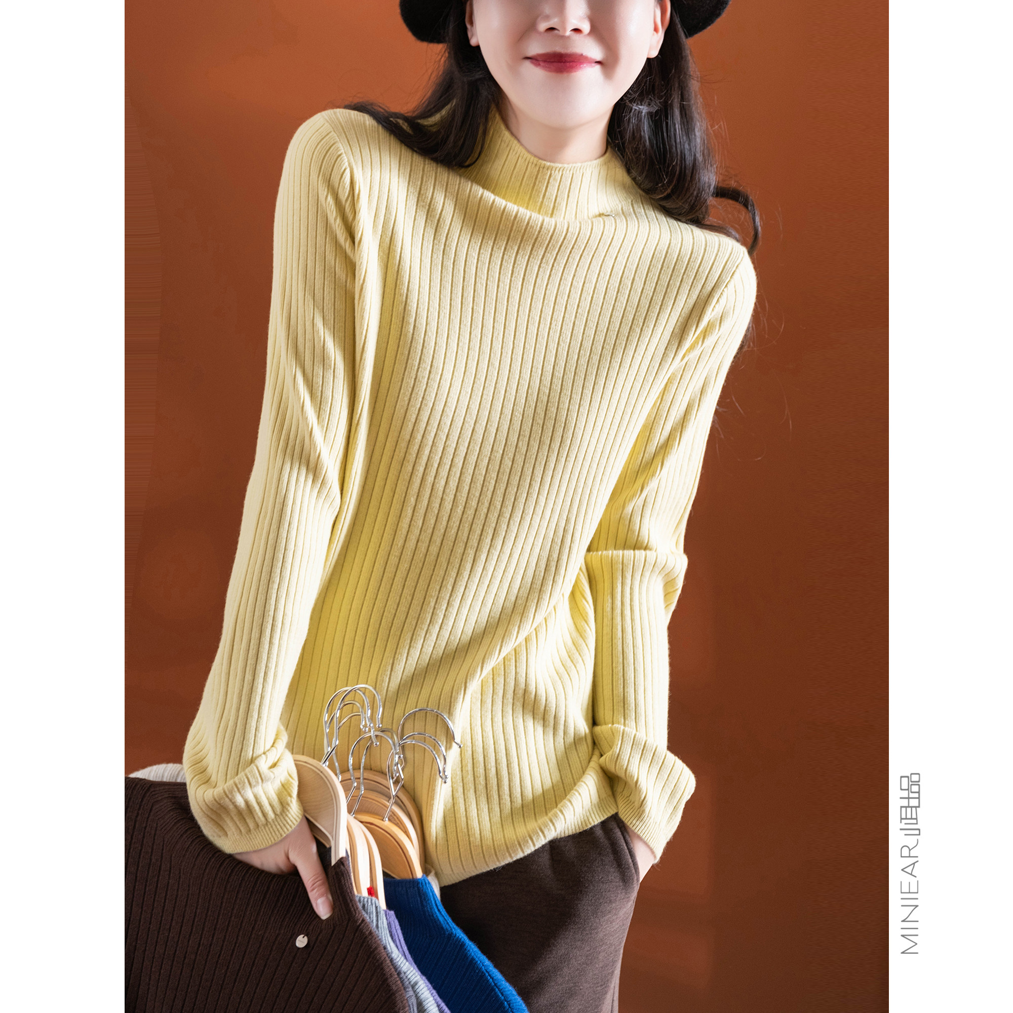 软糯气质减龄半高领竖坑条打底衫