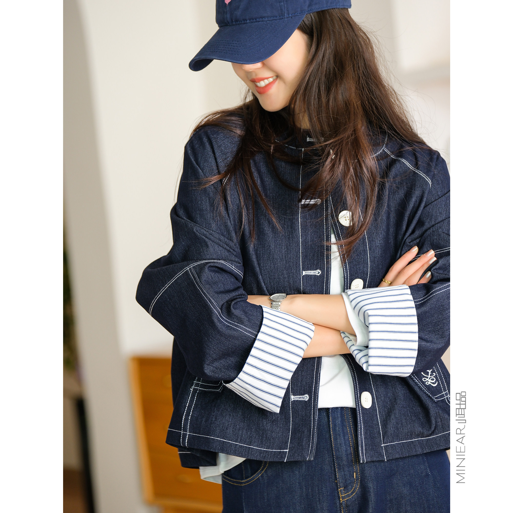 小耳出品宽松条纹翻袖圆领外套