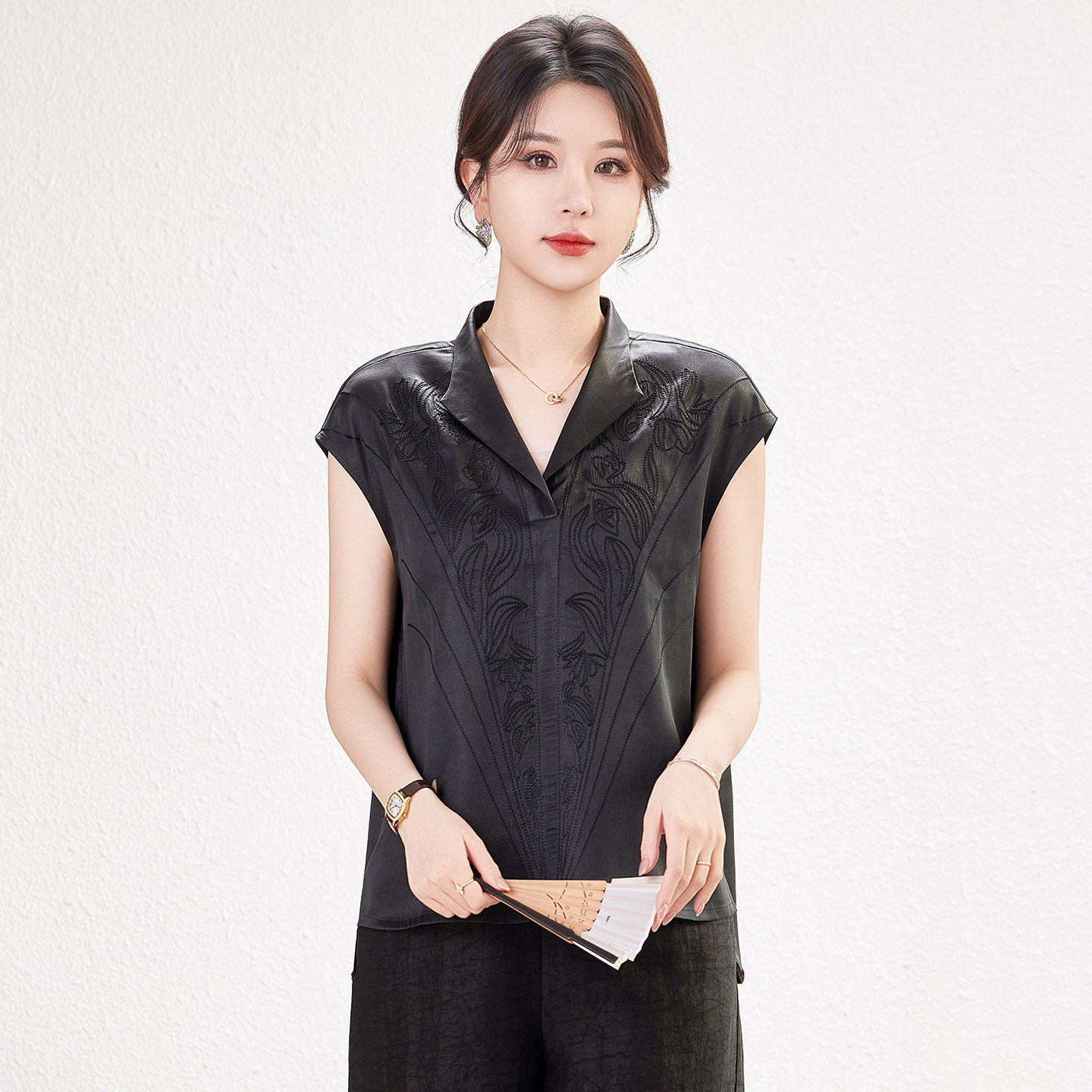 高奢时尚重磅真丝香云纱上衣女2026新款翻领无袖红云纱桑蚕丝衬衫