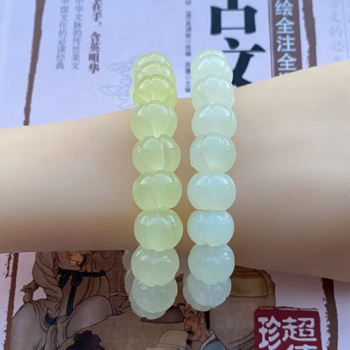 天然玉石南瓜手串岫玉冰透料子南瓜手链手工雕刻圆珠子1.4MM
