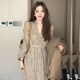 春装法式领碎花长袖雪纺连衣裙女春秋收腰褶皱茶歇长裙气质裙子